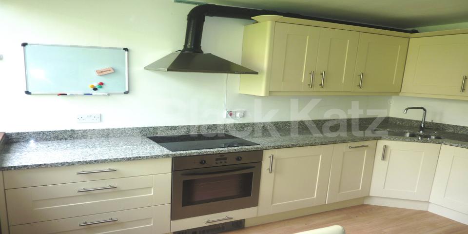 Modern kitchen good storage space mins to hyde park and tube  South Rise, St Georges Fields , Hyde Park